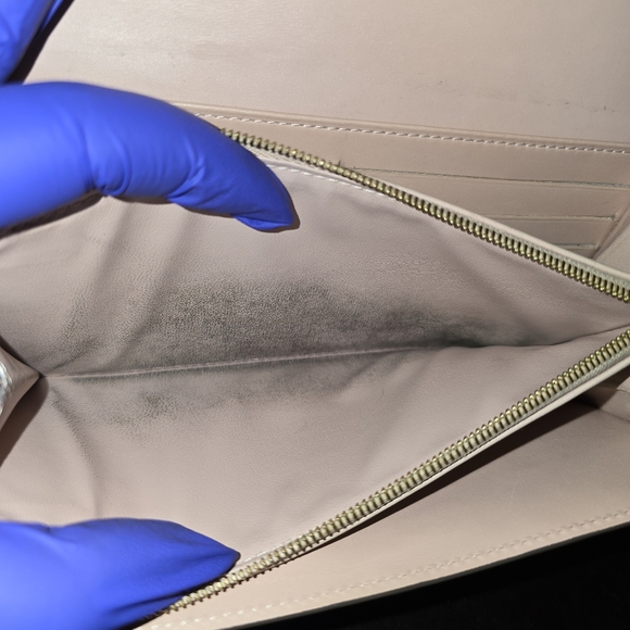 Authentic Louis Vuitton Vernis Sarah Wallet In Tan With Light Pink Interior - Picture 7 of 15